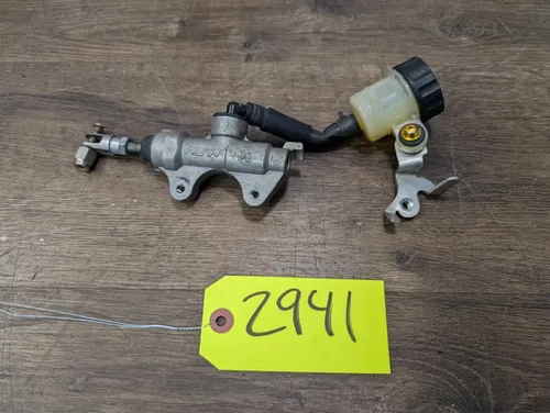 06-07 YAMAHA YZF R6 REAR BACK BRAKE MASTER CYLINDER W RESERVOIR 2C0-2583V-01-00