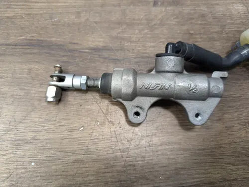 06-07 YAMAHA YZF R6 REAR BACK BRAKE MASTER CYLINDER W RESERVOIR 2C0-2583V-01-00
