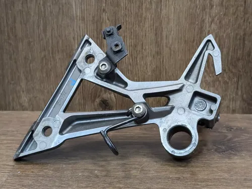 13-17 Kawasaki Ninja 300 RIGHT REAR PASSENGER FOOT PEG REST W BRACKET 35063-1272
