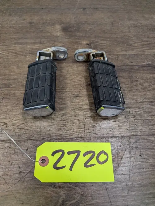 1981 YAMAHA VIRAGO 750 XV750 REAR FOOT PEG SET - 4X7-27430-00-00 4X7-27440-00-00