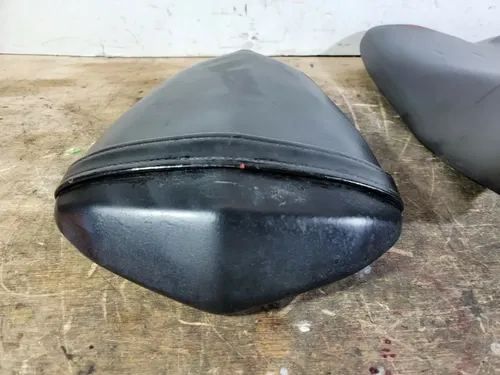 2009 – 2014 YAMAHA R1 SEAT PAIR PAD PILLION DRIVER OEM