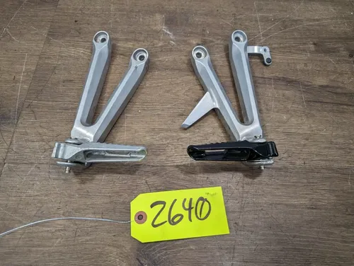 2007 Honda CBR1000RR OEM REAR BACK PASSENGER PILLON PEG SET PAIR - 50750-MEL-000
