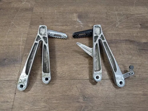 2007 Honda CBR1000RR OEM REAR BACK PASSENGER PILLON PEG SET PAIR - 50750-MEL-000