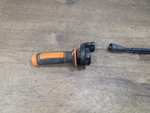 2009 KTM 450 XC-W OEM RIGHT THROTTLE GRIP W/ CABLE - 78102010100