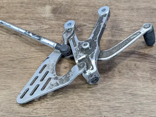 2007-2008 Yamaha YZFR1 YZF R1 OEM Left Rearset Foot Rest Bracket Pedal Linkage