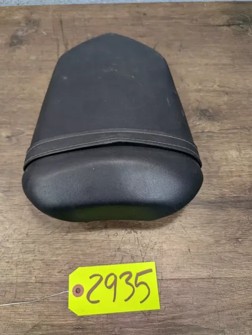 2007 Yamaha YZF R6 OEM Rear Passenger Seat - 2C0-24750-01-00