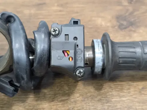 2005-2005 KAWASAKI NINJA ZX6R OEM RIGHT CLIP ON HANDLE BAR KILL OFF START SWITCH