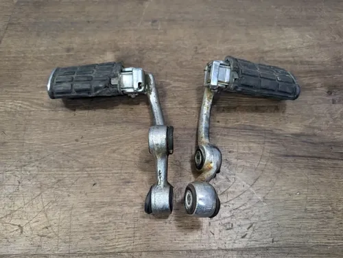 1981 YAMAHA VIRAGO 750 XV750 FRONT FOOTPEG SET - 4X7-27410-00-93 4X7-27420-00-93