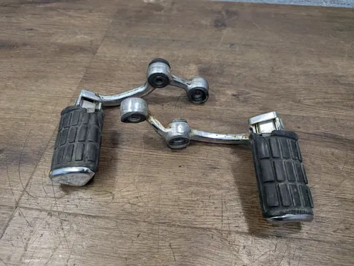 1981 YAMAHA VIRAGO 750 XV750 FRONT FOOTPEG SET - 4X7-27410-00-93 4X7-27420-00-93