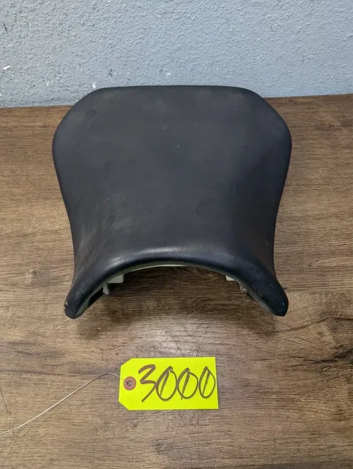 2004-2005 SUZUKI GSX-R600 GSXR600 OEM FRONT DRIVER SEAT SADDLE - 45100-29G01-6BY