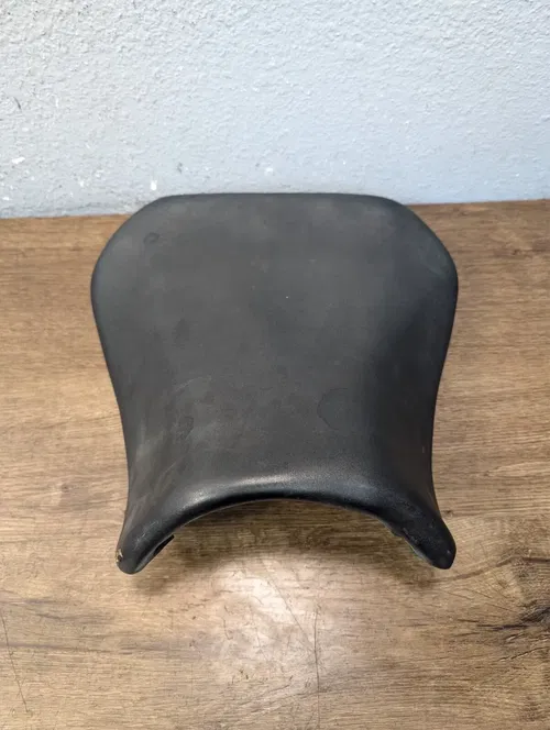 2004-2005 SUZUKI GSX-R600 GSXR600 OEM FRONT DRIVER SEAT SADDLE - 45100-29G01-6BY