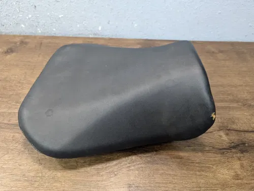 2004-2005 SUZUKI GSX-R600 GSXR600 OEM FRONT DRIVER SEAT SADDLE - 45100-29G01-6BY