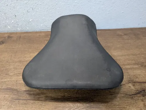 2004-2005 SUZUKI GSX-R600 GSXR600 OEM FRONT DRIVER SEAT SADDLE - 45100-29G01-6BY