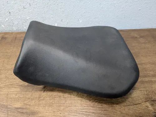 2004-2005 SUZUKI GSX-R600 GSXR600 OEM FRONT DRIVER SEAT SADDLE - 45100-29G01-6BY