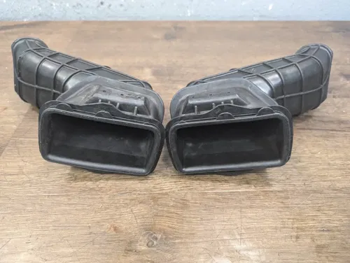 04-05 KAWASAKI NINJA ZX10R OEM RIGHT LEFT AIR INTAKE DUCTS 14073-0068 14073-0067