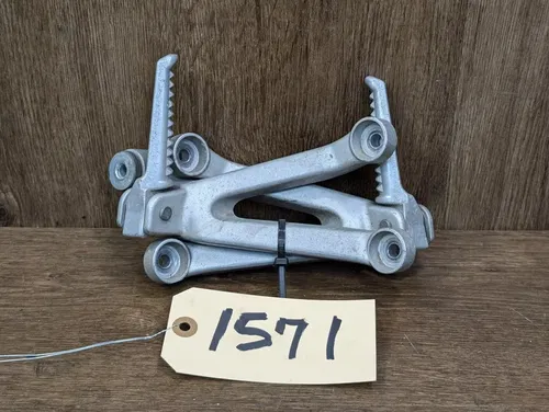 1999-2000 Honda CBR600F4 CBR 600 F4 CBR600 Rear Passenger Foot Peg Mounts Back