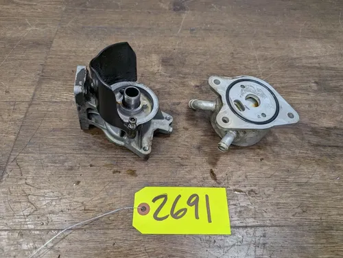 2007-2008 KAWASAKI NINJA ZX6R OEM ENGINE MOTOR OIL COOLER & FILTER MOUNT