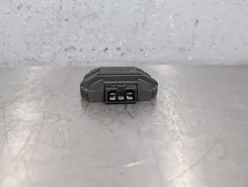 1999-2000 YAMAHA YZF R6 OEM RECTIFIER VOLTAGE REGULATOR - 4JH-81960-01-00