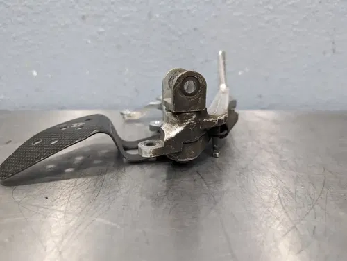 03-05 YAMAHA YZF R6 06-09 R6S OEM RIGHT REARSET FOOTREST PEG BRACKET BRAKE PEDAL