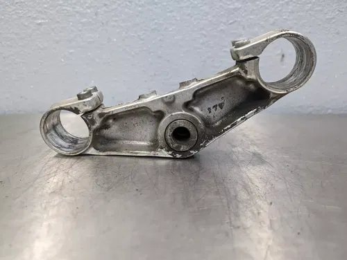 01-02 YAMAHA YZF R6 OEM FRONT FORKS CLAMP LOWER TRIPLE TREE STEM 5MT-23340-00-00
