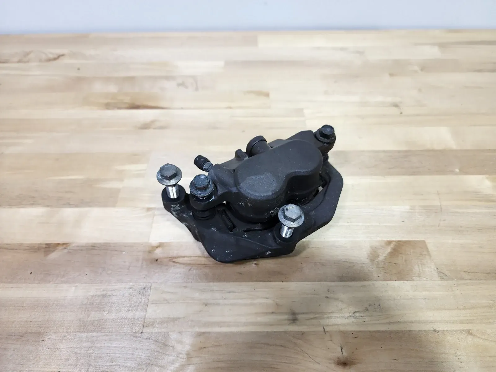 2014-22 Yamaha Bolt XVS950 R Spec LEFT FRONT BRAKE CALIPER 27D-2580T-00-00
