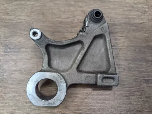 03-09 YAMAHA YZF R6 OEM REAR BRAKE CALIPER & BRACKET - 2C0-2580W-00-00