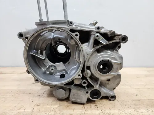 1980-1984 Honda XR200R XR200 R OEM Engine Crankcase Left Right - 11330-KA2-000