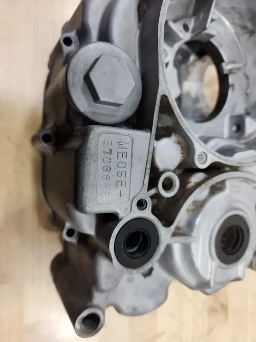 1980-1984 Honda XR200R XR200 R OEM Engine Crankcase Left Right - 11330-KA2-000