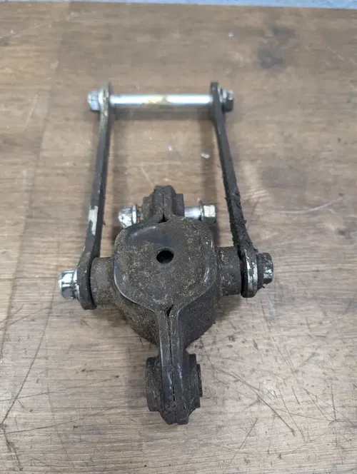 2007 SUZUKI GS 500 GS500F OEM REAR DOGBONE SHOCK LINKAGE LINK - 62601-0BE00