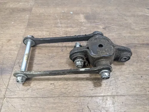 2007 SUZUKI GS 500 GS500F OEM REAR DOGBONE SHOCK LINKAGE LINK - 62601-0BE00