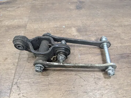 2007 SUZUKI GS 500 GS500F OEM REAR DOGBONE SHOCK LINKAGE LINK - 62601-0BE00