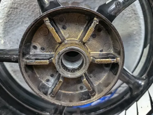 2007 YAMAHA YZF R6 OEM REAR WHEEL BACK RIM ROTOR HUB - 5SL-25338-00-98
