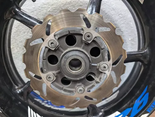 2007 YAMAHA YZF R6 OEM REAR WHEEL BACK RIM ROTOR HUB - 5SL-25338-00-98