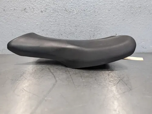 2009-2012 TRIUMPH DAYTONA 675R 675 R FRONT SEAT RIDER OEM NO TEAR GOOD CONDITION