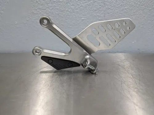 2006-2011 YAMAHA YZF R6 R6R OEM LEFT REARSET REAR SET DRIVER FOOT REST BRACKET
