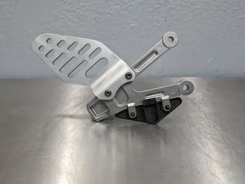 2006-2011 YAMAHA YZF R6 R6R OEM LEFT REARSET REAR SET DRIVER FOOT REST BRACKET