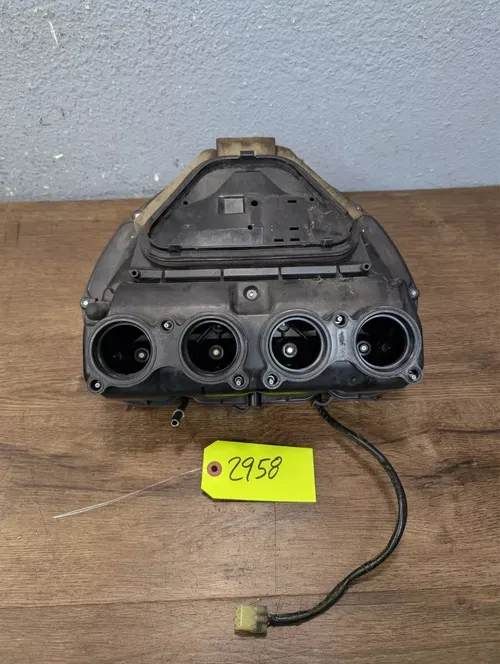 2007 Yamaha YZF R6 OEM AIRBOX AIR INTAKE FILTER - 2C0-14411-00-00 2C0-14421-00