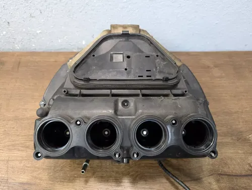 2007 Yamaha YZF R6 OEM AIRBOX AIR INTAKE FILTER - 2C0-14411-00-00 2C0-14421-00