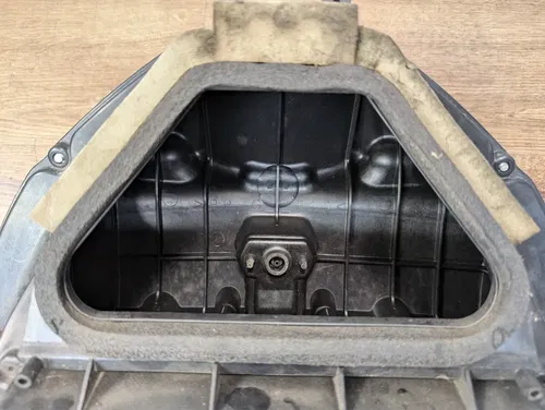 2007 Yamaha YZF R6 OEM AIRBOX AIR INTAKE FILTER - 2C0-14411-00-00 2C0-14421-00