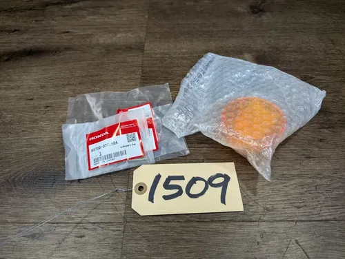 1979-1980 Honda CM400 CB400 OEM Genuine Amber Turn Signal Lens Gasket Screw