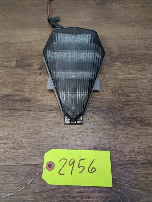 2006-2007 YAMAHA YZFR6 YZF R6 OEM REAR TAIL BRAKE LIGHT - 2C0-84710-10-00