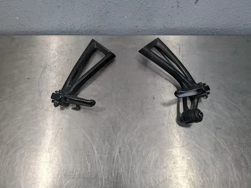 Yamaha 03-04 YZF R6 06-09 R6S REAR FOOT REST PEG LEFT RIGHT - 5SL-27430-02-00