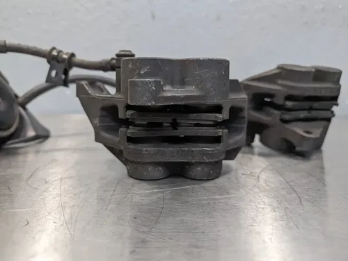 03-04 Yamaha YZF R6 R6S OEM Front Brake Caliper Set Left Right - 5SL-2580T-00-00