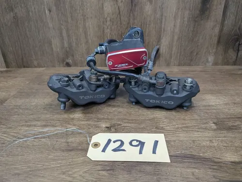 2005-2006 HONDA CBR 600RR OEM RIGHT LEFT FRONT BRAKE CALIPER SET PAIR CALIPERS