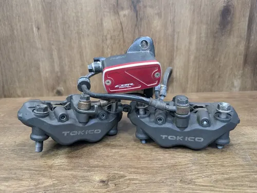 2005-2006 HONDA CBR 600RR OEM RIGHT LEFT FRONT BRAKE CALIPER SET PAIR CALIPERS