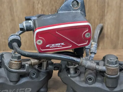 2005-2006 HONDA CBR 600RR OEM RIGHT LEFT FRONT BRAKE CALIPER SET PAIR CALIPERS