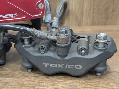 2005-2006 HONDA CBR 600RR OEM RIGHT LEFT FRONT BRAKE CALIPER SET PAIR CALIPERS