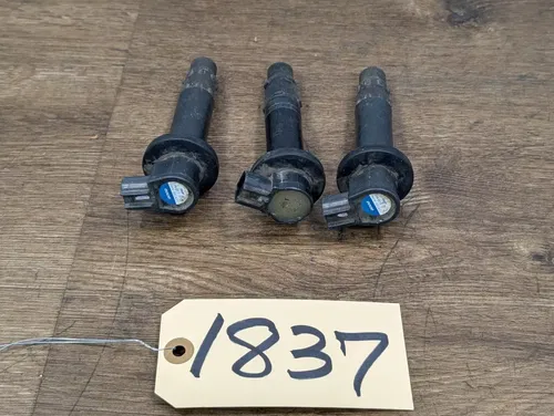 1999-2002 Yamaha R6 YZFR6 OEM Ignition Coil Packs set of Three - 5EB-82310-00-00