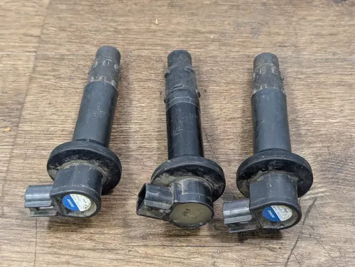1999-2002 Yamaha R6 YZFR6 OEM Ignition Coil Packs set of Three - 5EB-82310-00-00