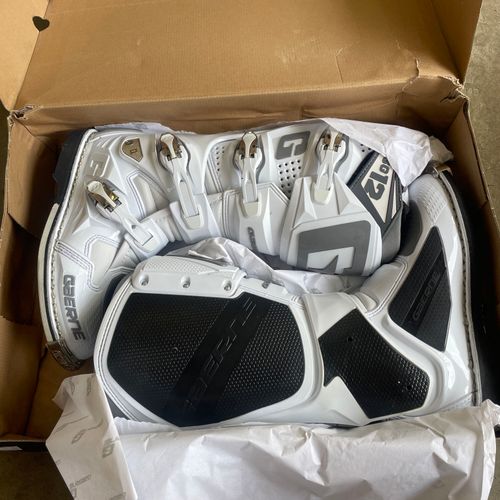 Gaerne SG12 Boots Size 8 NEW WHITE